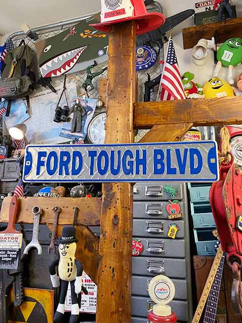 �ե����ɡ����ա����ȥ꡼�ȥ����󡡡�FORD TOUGH BLVD��