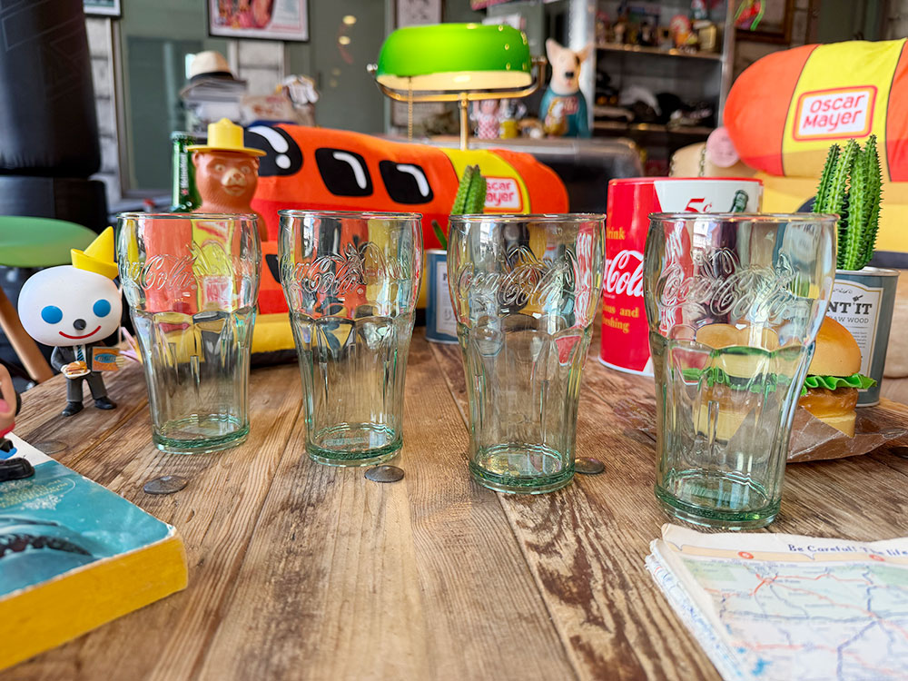 コカ・コーラ　プラスチックパネル コカ・コーラ コンツアーボトル プラスチックカップ （4個セット