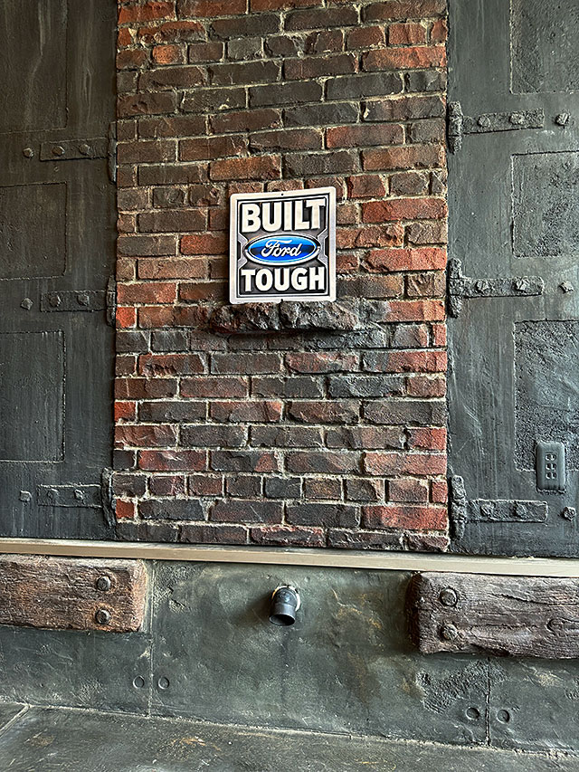 �ե����ɡ��ӥ�ȥ��ա��֥ꥭ���ġ�BUILT FORD TOUGH