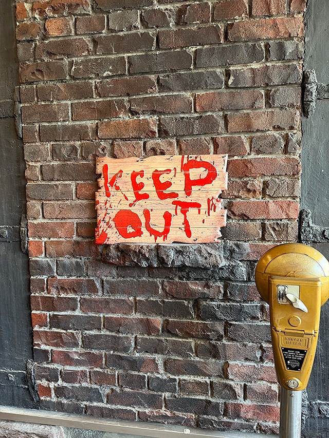 KEEP OUT��Ω���ػߡ��ٹ𥵥��󡡥֥ꥭ���ġ��ۥ顼���å�