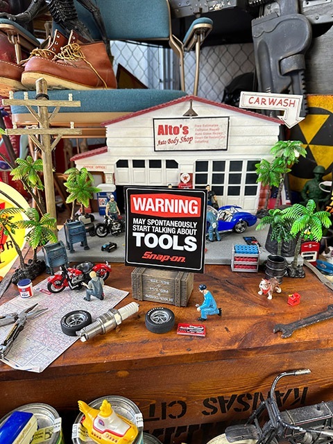 ���ʥåץ��󡡥��ƥå�������WARNING MAY SPONTANEOUSLY START TALKING ABOUT TOOLS��