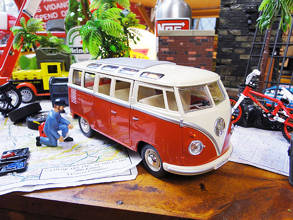 1962年ワーゲンバスのミニカー1 24スケール レッド の通販 販売 アメリカ雑貨のテーマパーク キャンディタワー