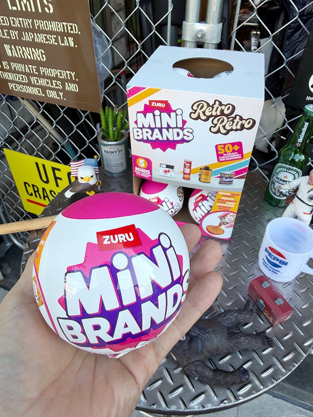 ZURU Mini Brands����ȥ����쥯����󡡡ʥ�ȥ�����ȥ��ˡ��ƹ�ο��ʥѥå���������1���ץ�������5�ĤΥߥ˥��奢�������ॢ�����Ȥ����äƤޤ�