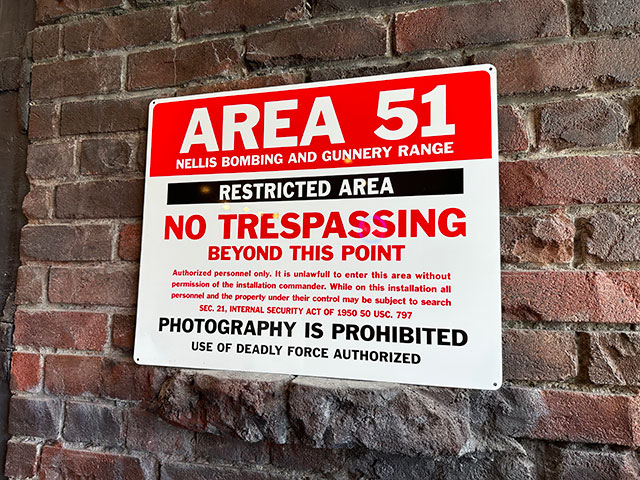 ���ꥢ51���ٹ���ġ�����ߥ�����ܡ��ɡ���RESTRICTED AREA��