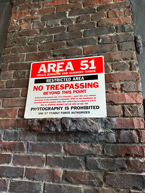 ���ꥢ51���ٹ���ġ�����ߥ�����ܡ��ɡ���RESTRICTED AREA��