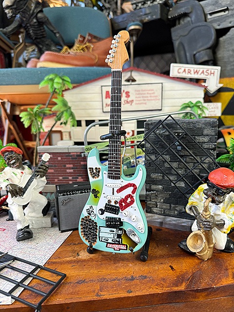 Green Day グリーンデイ　BLUE ミニギター　ハンドメイド Green Day グリーンデイ BLUE ミニギター ハンドメイド - メルカリ