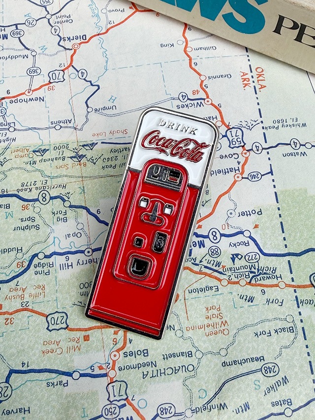 コカ・コーラ ピンバッジ （ベンディングマシン） ピンズの通販・販売