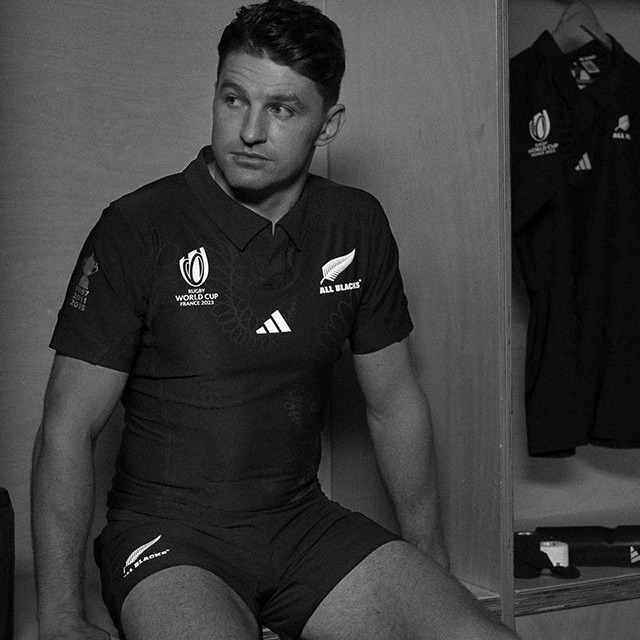 adidas ���ǥ����� ALLBLACKS ������֥�å��� RWC 2023 ��ץꥫ ���㡼�� �饰�ӡ� �˥塼����������ɽ DCF10