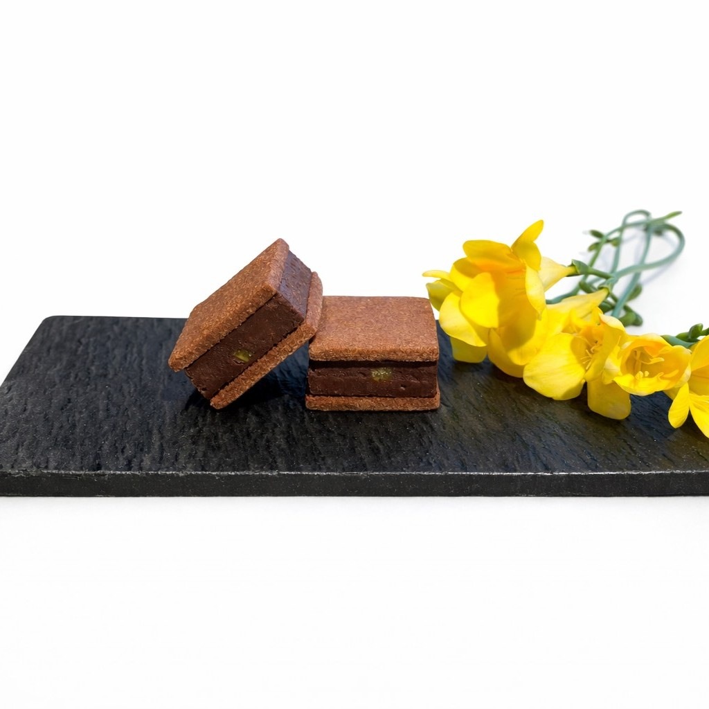 【White Day Gift 2026】Casita オリジナル ガナッシュサンドクッキー（チョコレート＆ストロベリー）