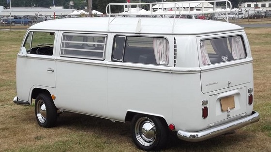 1/24 フォルクスワーゲン バス VW T2 Bus 1972 Welly ベージュ