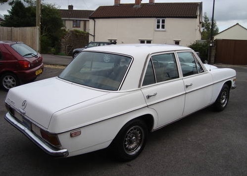 1/18 メルセデス ベンツ 白 ホワイト Mercedes 200 D W115 white