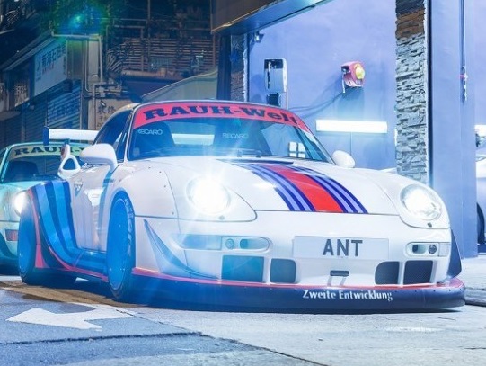 1/43 ポルシェ Porsche 911 RWB 993 white RAUH-Welt 1:43 IXO 梱包