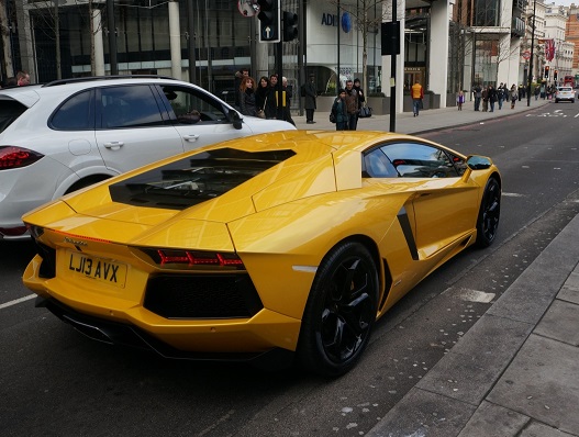 1/24 ランボルギーニ アヴェンタドール アベンタドール 黄色 イエロー