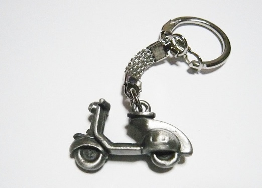 フリクリ ベスパ　キーホルダー Amazon.co.jp: フリクリ アクリルキーホルダー ハル子のベスパ