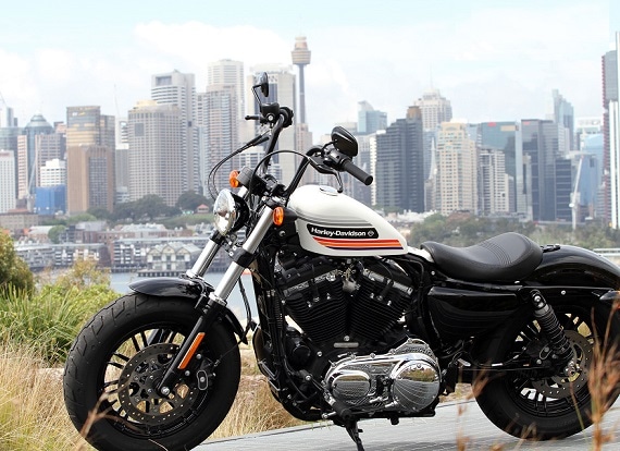 1/18 ハーレーダビッドソン 48スペシャル Harley Davidson Forty Eight