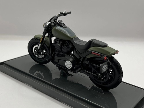 激レア　ブラックハーレー　ファットボブ　プラモデル 2018年式 ソフテイル FXFBS ファットボブ 年式別モデルカタログ