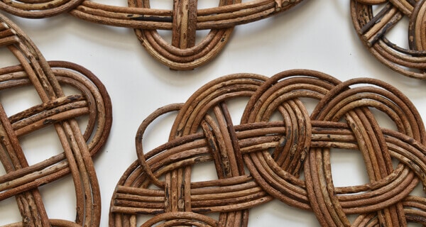 渡部萌さんのあけびの鍋敷、ポット敷｜CATAWARA（カタワラ）