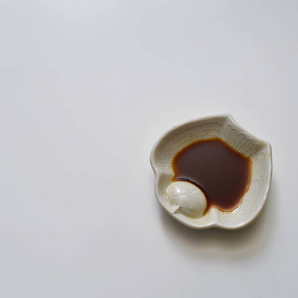 ふくら雀　骨董　豆皿　アンティーク Amazon.co.jp: 古伊万里 ふくら雀 豆皿 染付 陽刻 福良雀 豆皿