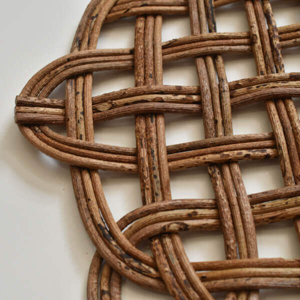 渡部萌さんのあけびの鍋敷、ポット敷｜CATAWARA（カタワラ）