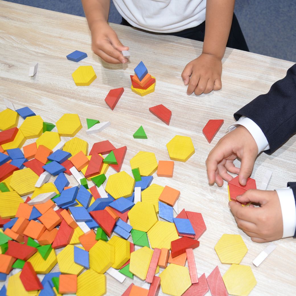 知育玩具 パターンブロック チャイルド社幼児教育部 対象年齢4歳以上(2490-0054/22020c)