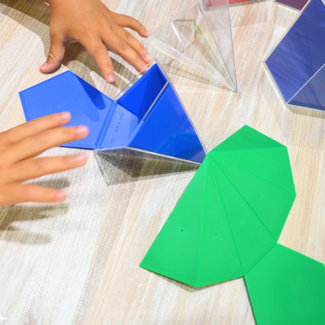 知育玩具 展開図形 チャイルド社幼児教育部 対象年齢3歳以上(2490-0056/L443)