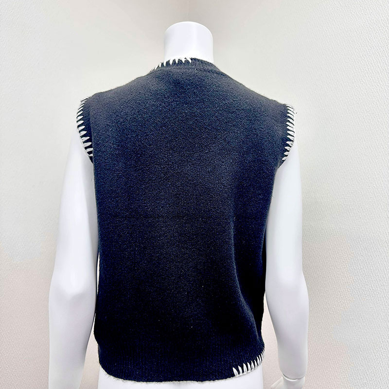 【インポート】[MECHELLE]刺繍ニットベスト