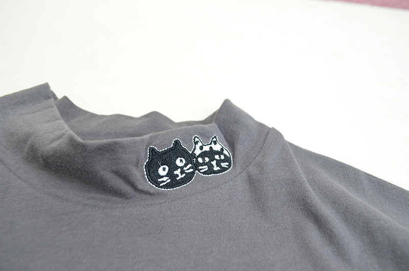 Me&YoエンブロイダリーモックネックTシャツ