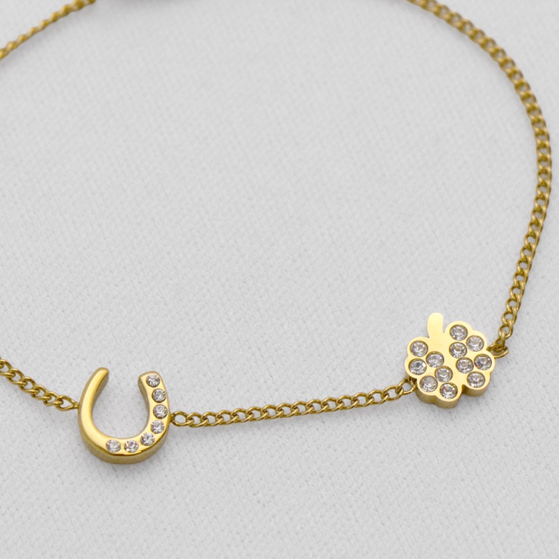 EQUESTRIAN �������� �֥쥹��å�