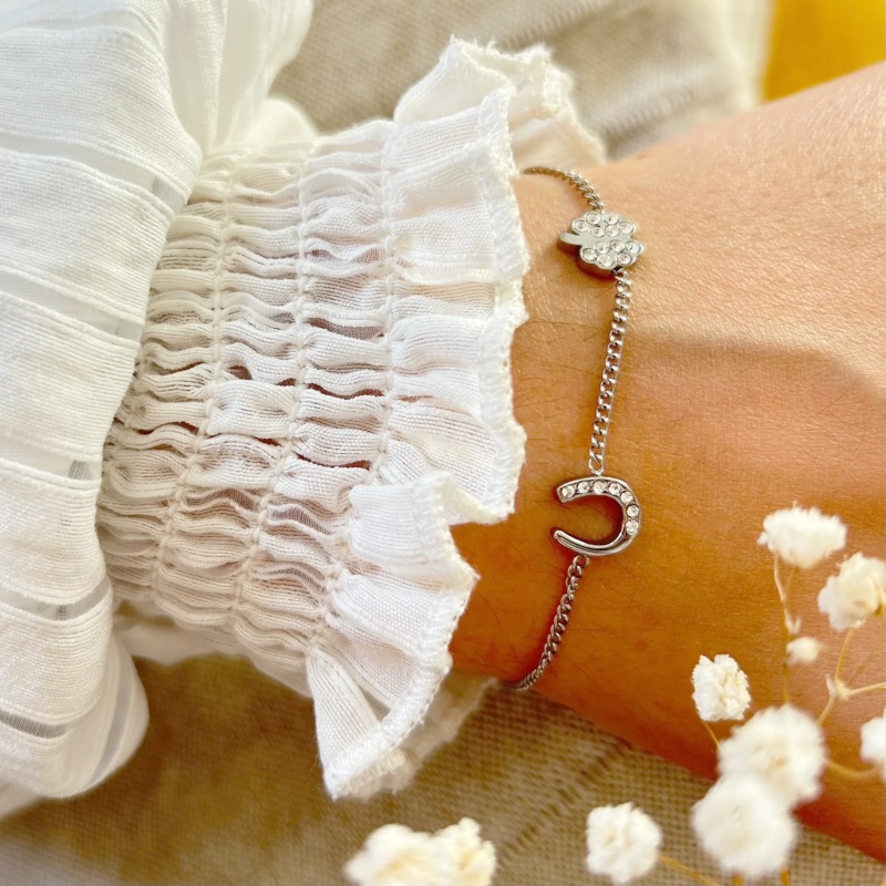 EQUESTRIAN �������� �֥쥹��å�