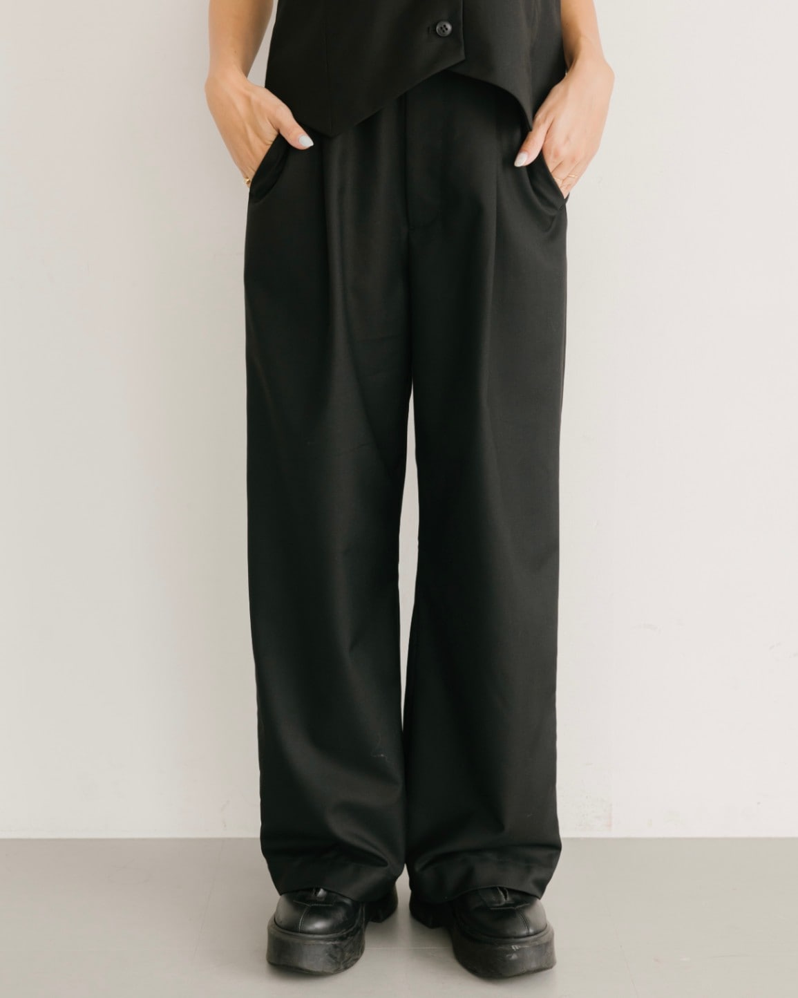 定価¥22000 新品　cavezarosso パンツ　23インチ 定価¥22000 新品 cavezarosso パンツ 23インチ ストレートタック