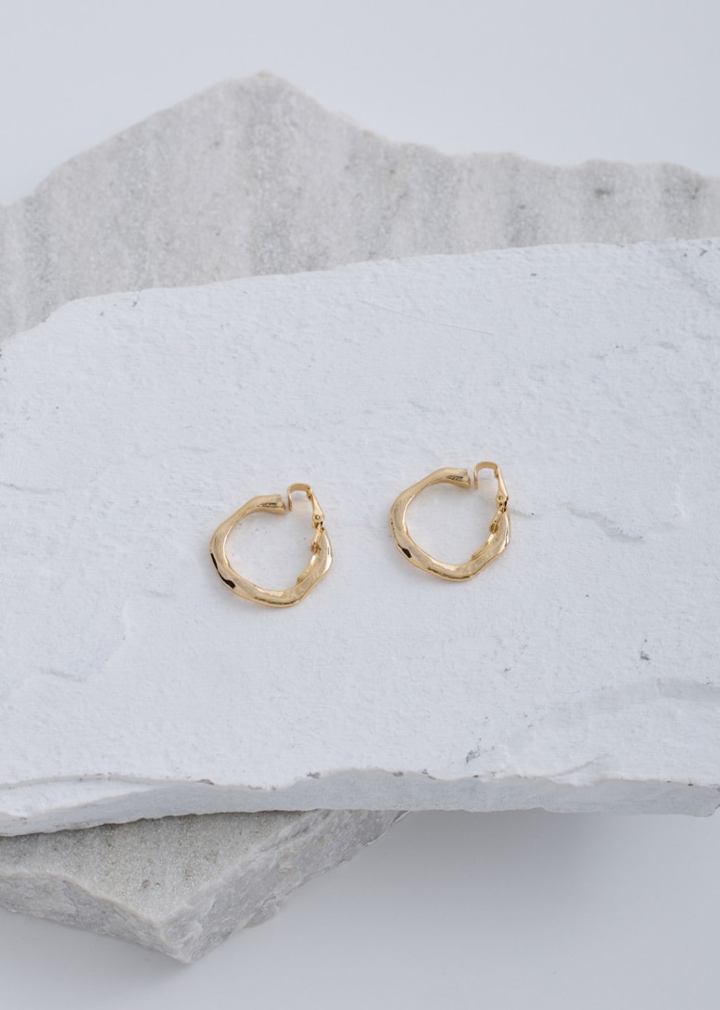 【Sea`ds Mara】プチ ウェーブ イヤリング