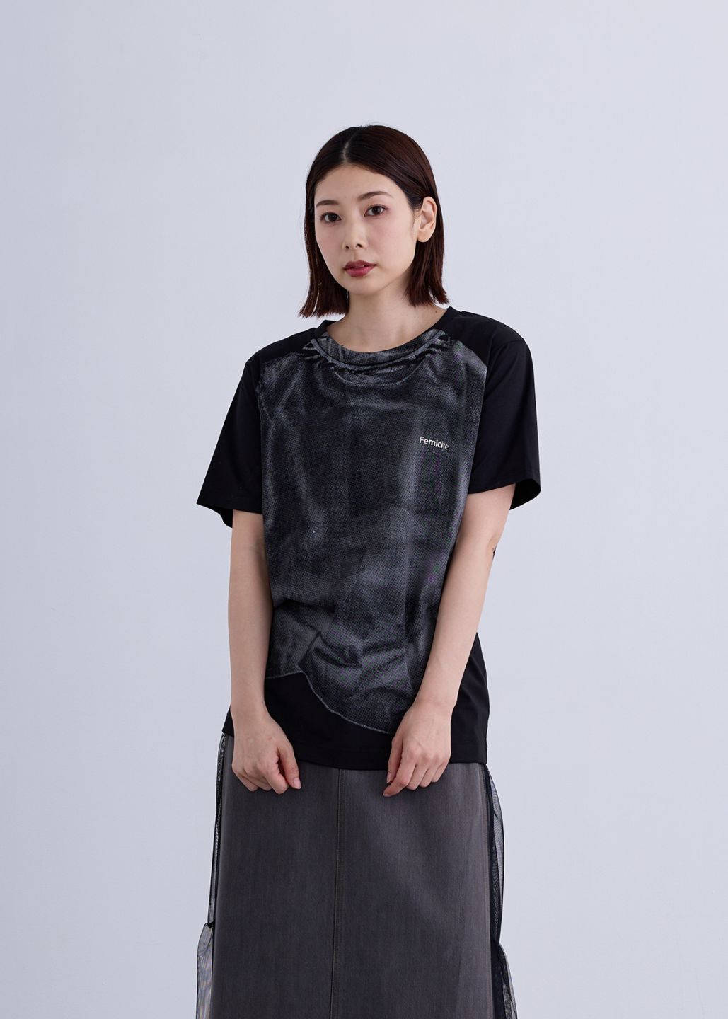 【Femicite】製品プリント Tシャツ