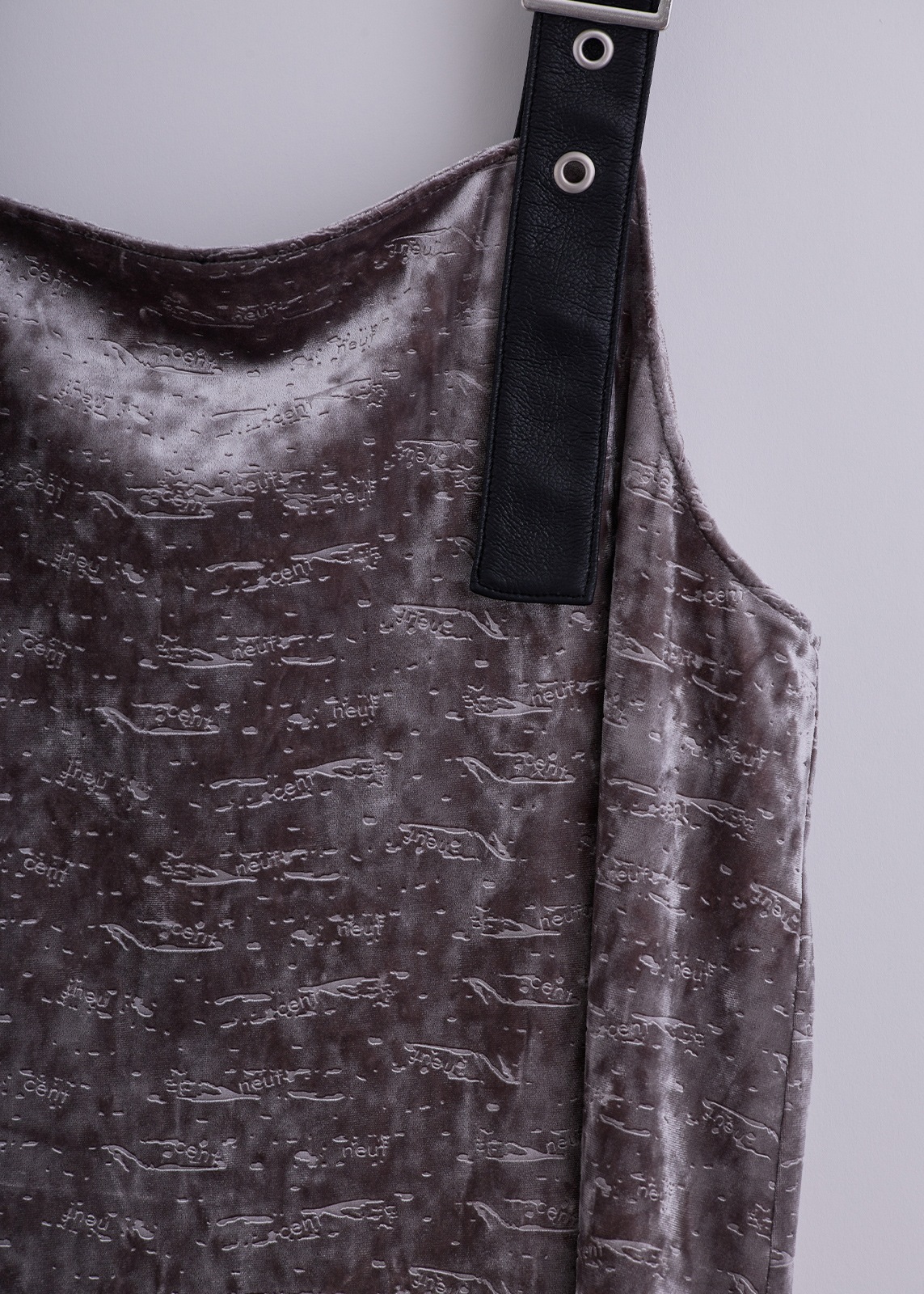 【neuf cent neuf】エンボスロゴ ベロア ジャンバースカート