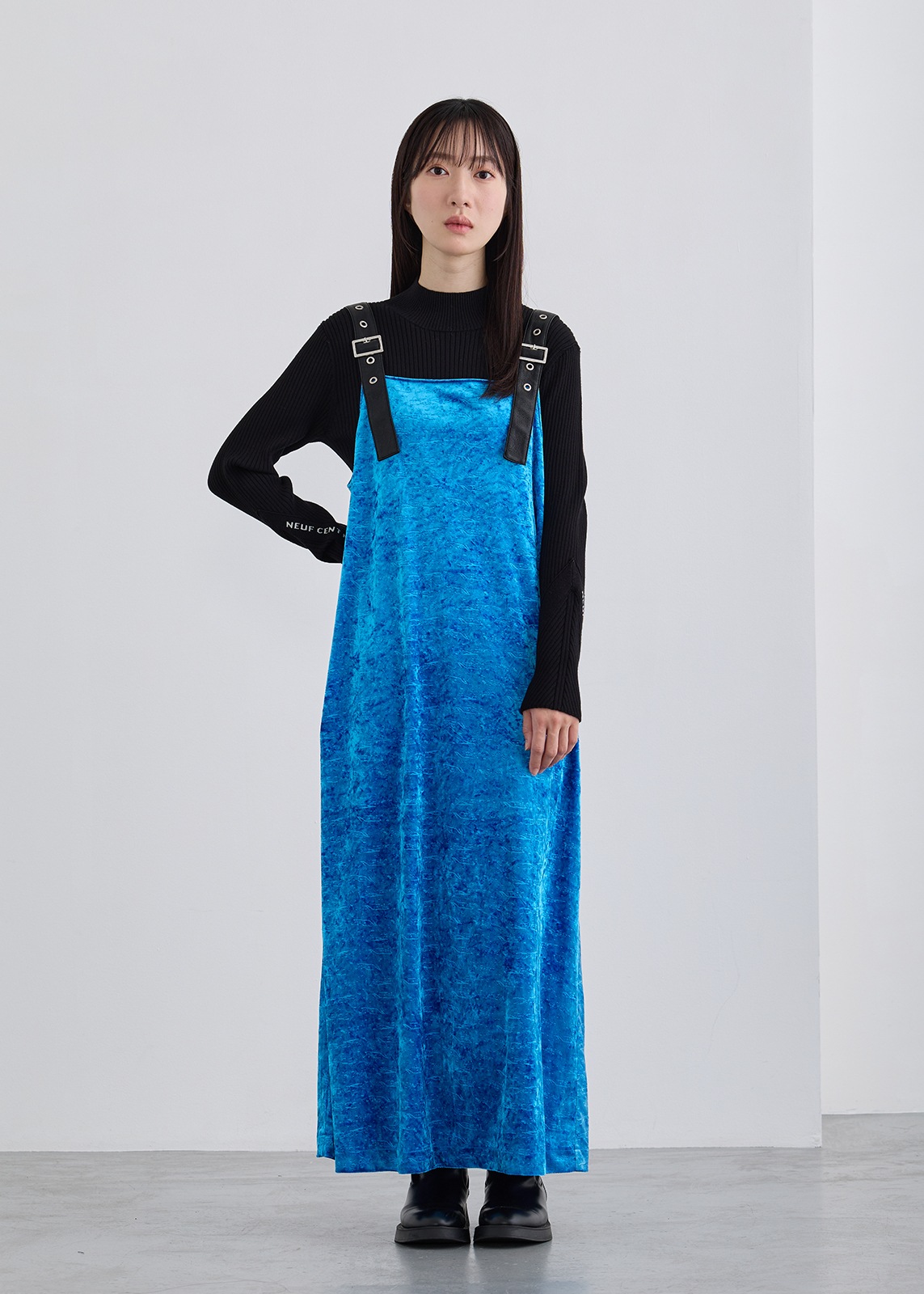 【neuf cent neuf】エンボスロゴ ベロア ジャンバースカート