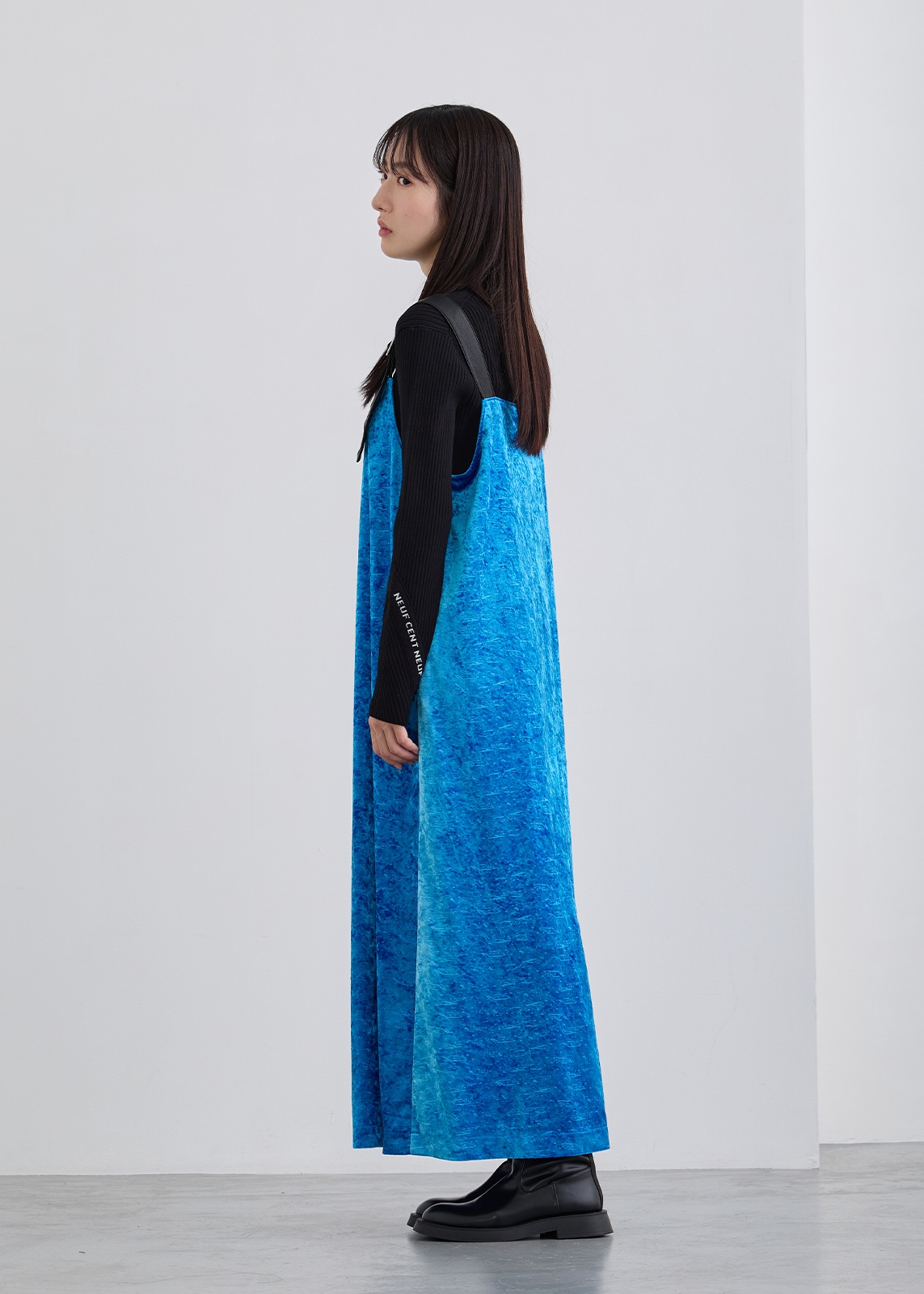 【neuf cent neuf】エンボスロゴ ベロア ジャンバースカート