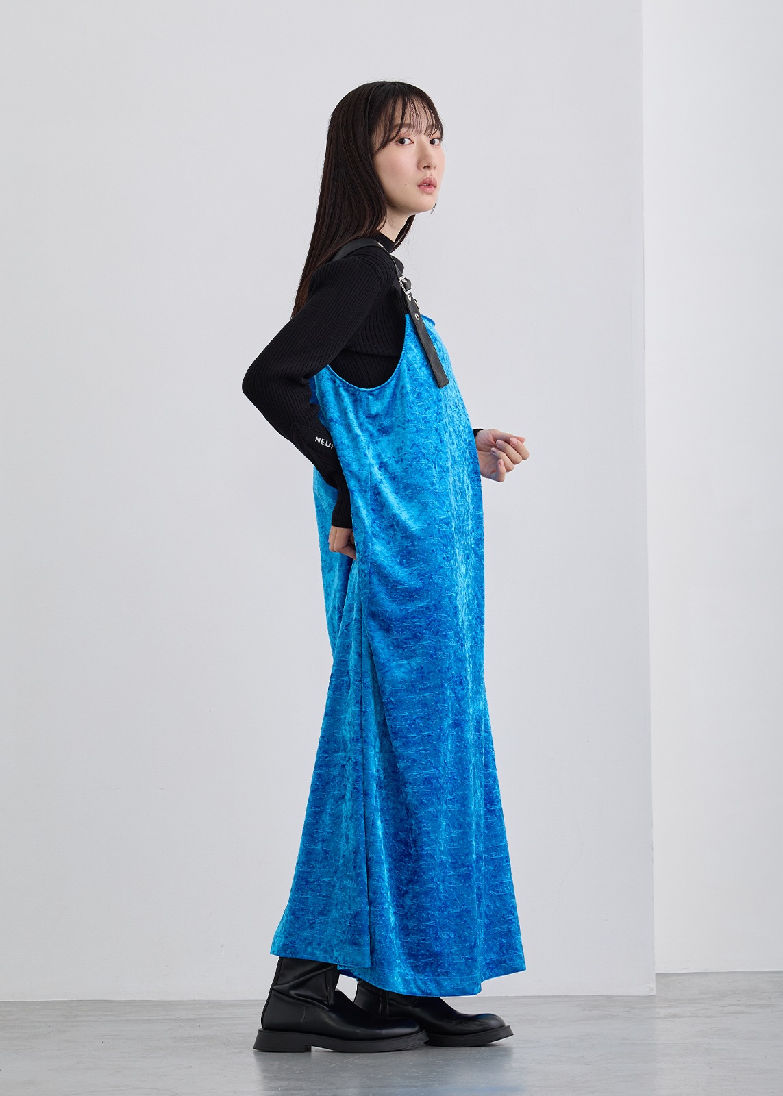 【neuf cent neuf】エンボスロゴ ベロア ジャンバースカート