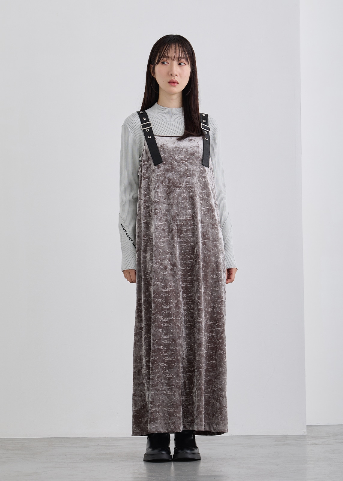 【neuf cent neuf】エンボスロゴ ベロア ジャンバースカート