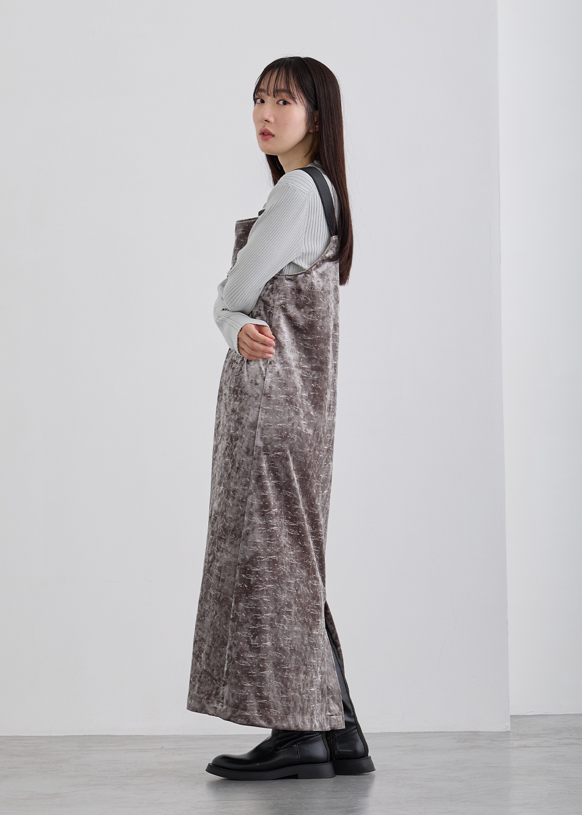 【neuf cent neuf】エンボスロゴ ベロア ジャンバースカート