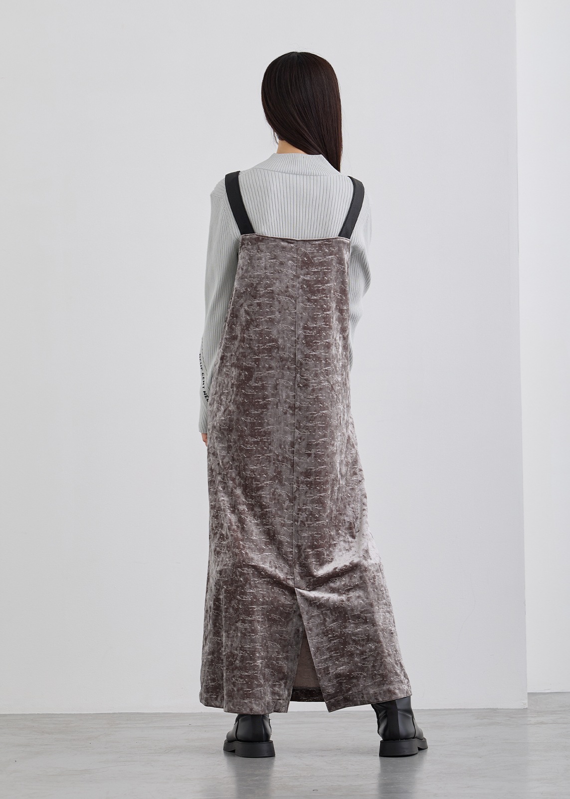 【neuf cent neuf】エンボスロゴ ベロア ジャンバースカート