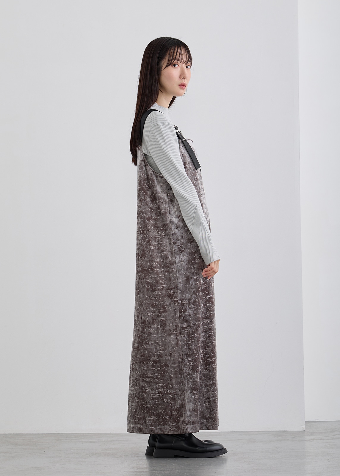 【neuf cent neuf】エンボスロゴ ベロア ジャンバースカート