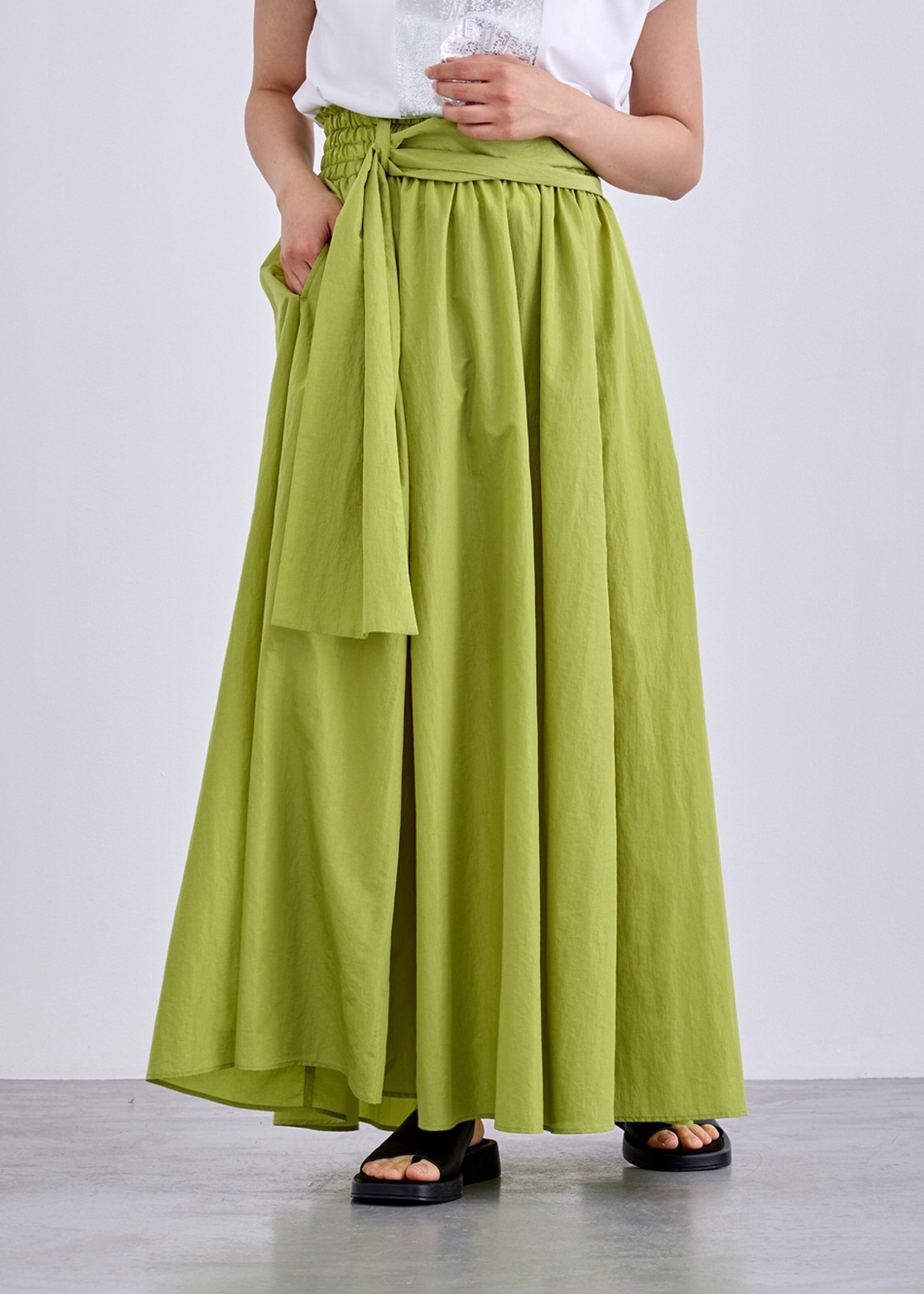 neuf cent neuf】シャイニー ナイロン フレアスカート | NEW