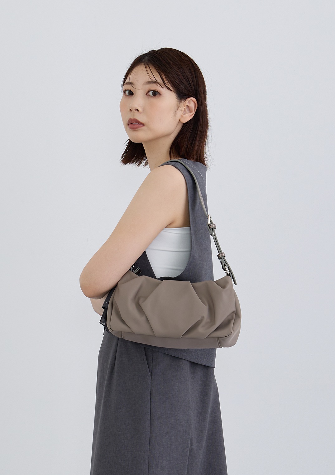 【PLUS an】軽量 ナイロン ショルダー バッグ
