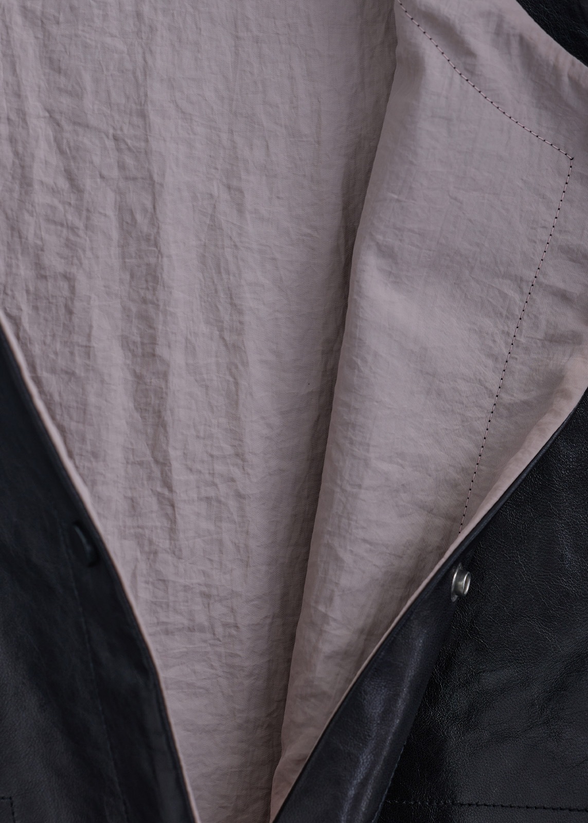 【Femicite】ラムレザーノーカラーベスト