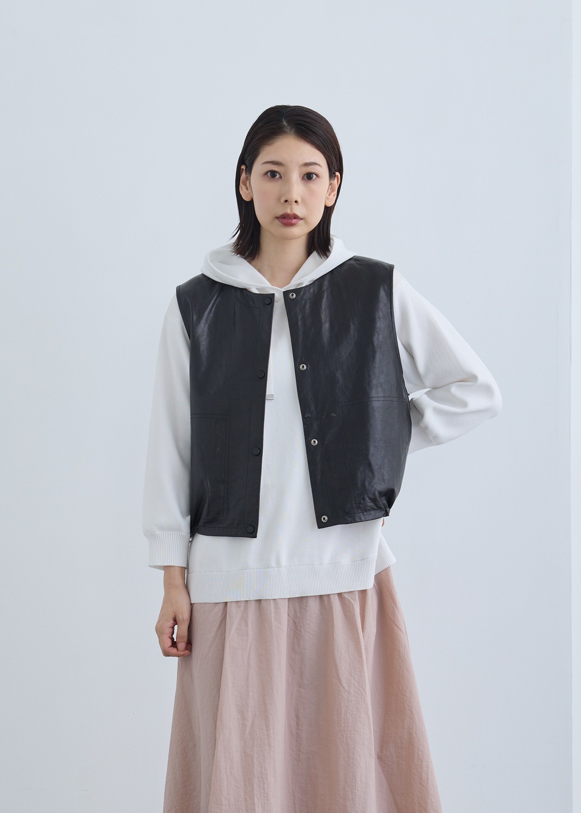【Femicite】ラムレザーノーカラーベスト