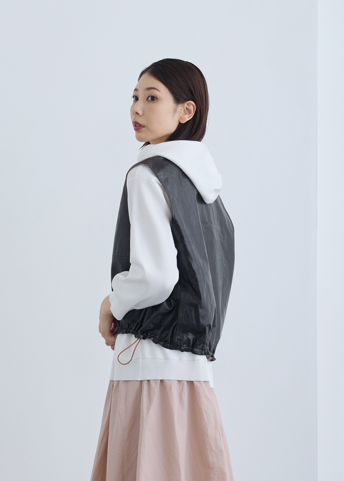 【Femicite】ラムレザーノーカラーベスト