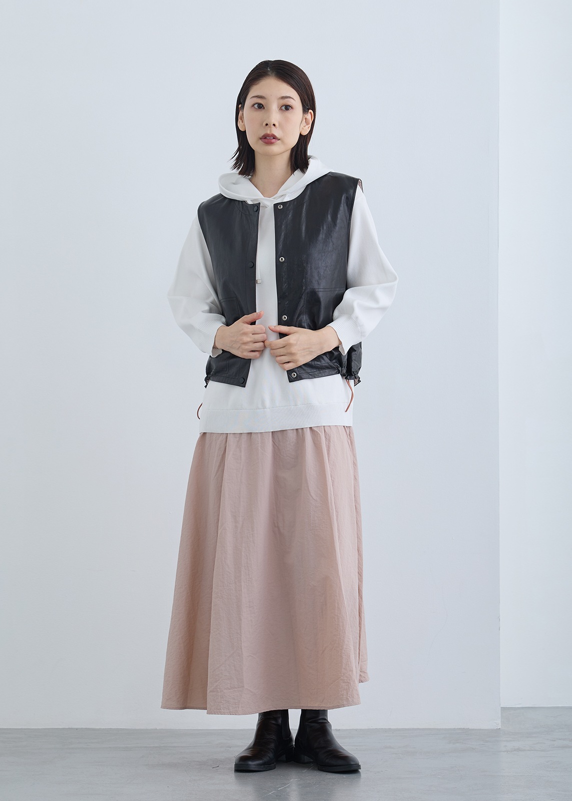 【Femicite】ラムレザーノーカラーベスト