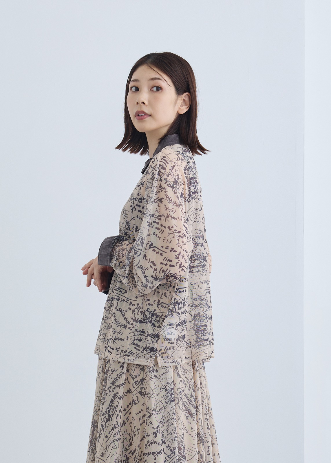 【KOOS】フォーミュラー プリントチュール シャツ