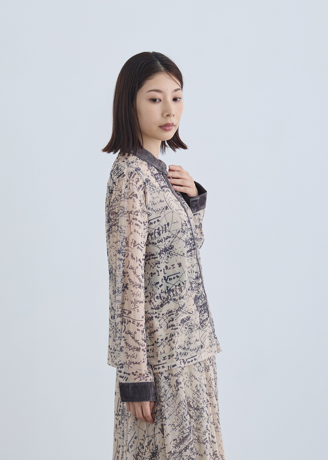 【KOOS】フォーミュラー プリントチュール シャツ