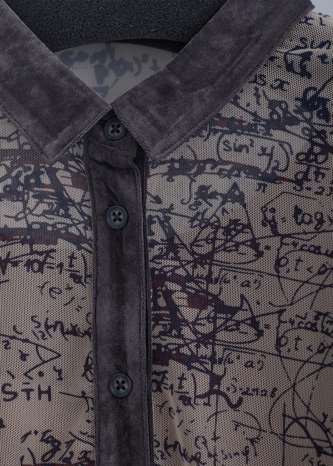 【KOOS】フォーミュラー プリントチュール シャツ