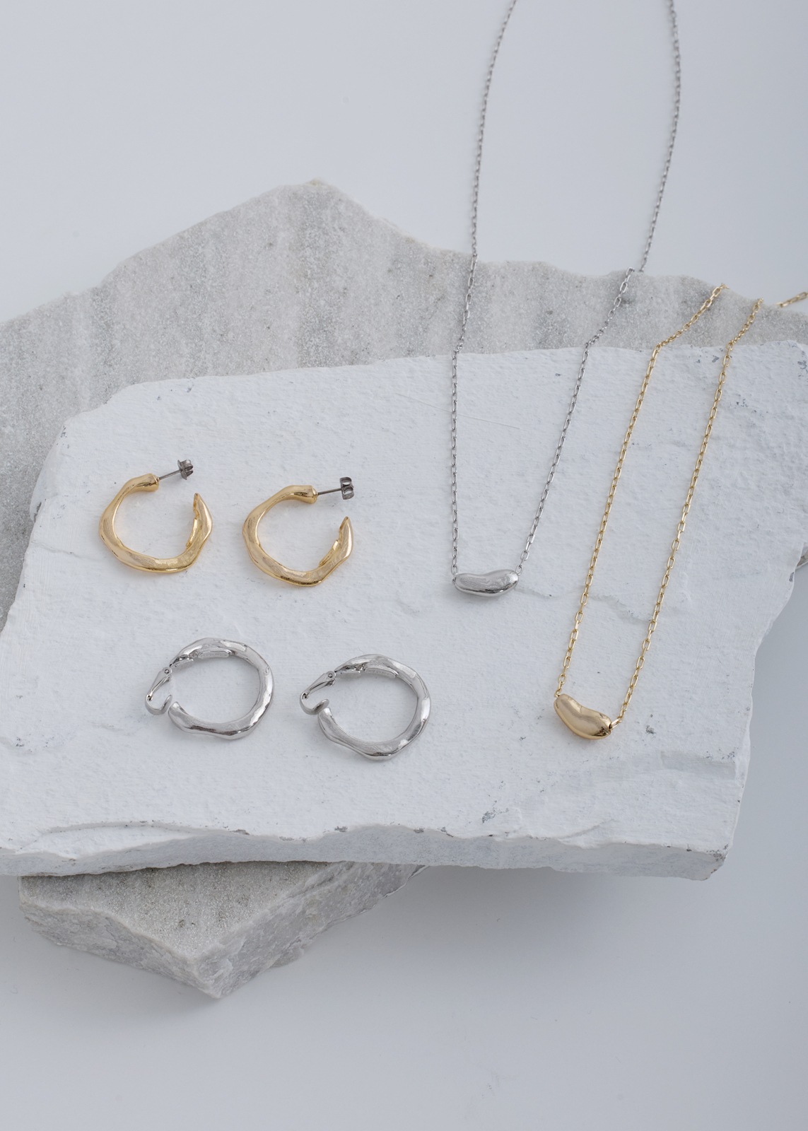 【Sea`ds Mara】プチ ウェーブ イヤリング